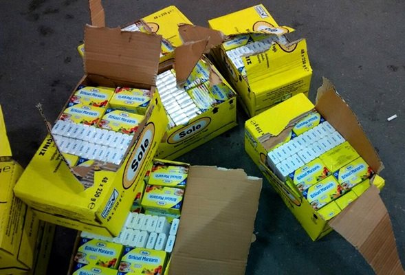 Откритите между опаковки маргарин във фабрично запечатани кашони нелегални цигари на Капитан Андреево