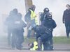 Френската полиция използва сълзотворен газ срещу"жълтите жилетки" в Страсбург