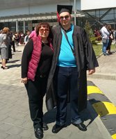 Йордан Григоров на своето дипломиране в Пловдивския университет с майка си.