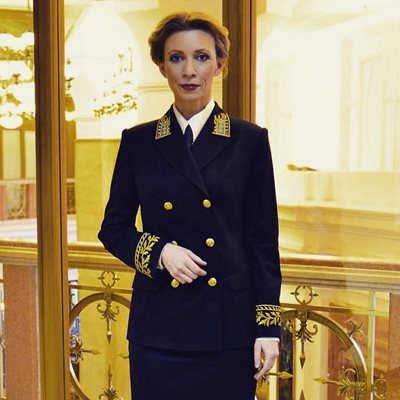 Говорителката на руското външно министерство Мария Захарова също често може да бъде видяна в униформа.