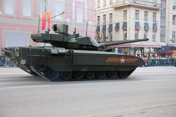 "Т-14 Армата" този път не закъса пред очите на Путин