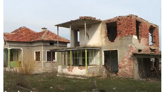 Полуразграбената къща на Бельова в Борован