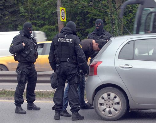 Арестуваха двама лихвари във Враца