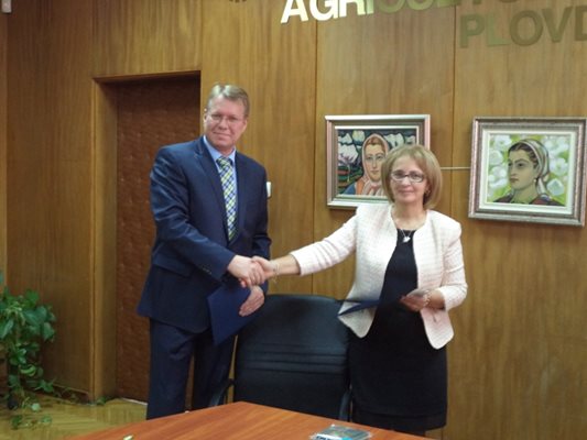 Ректорът на АУ подписа с представителя на мощна немска компания споразумение за сътрудничество