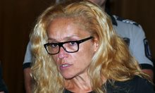 Иванчева трепе по 30 хлебарки на ден в ареста. С Биляна Петрова се жалват от мухъл, кир и студена вода