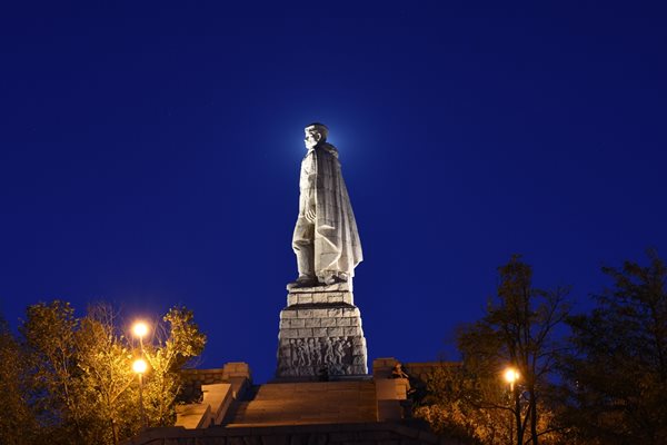 От 1957 г. паметникът “Альоша” е един от символите на Пловдив. СНИМКИ: ИВАН МИХАЛЕВ