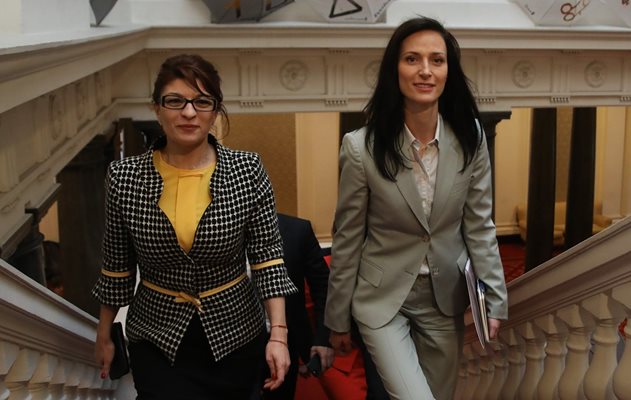 В понеделник Мария Габриел и Бойко Борисов ще проведат лидерски срещи с БСП, ДПС и ИТН.