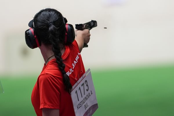 Антоанета Костадинова току-що е произвела изстрел по време на олимпийските игри в Токио. СНИМКА: ЛЮБОМИР АСЕНОВ, LAAP.BG