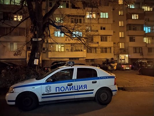 На 5-ия етаж в този блок в центъра на Пловдив е станало кървавото братоубийство. Снимки: Руслан Йорданов