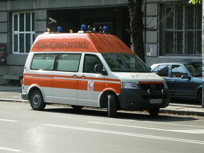 Автомобил блъсна 79-годишна в Асеновград, приеха я в болница