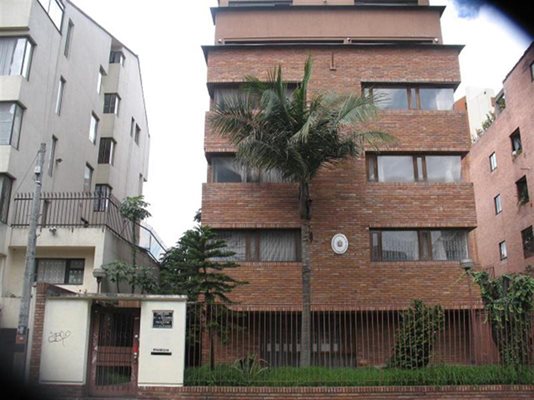 Сградата, където бе посолството ни в Богота, се намира в един от най-хубавите райони на колумбийската столица. 
СНИМКИ: ЛИЧЕН АРХИВ НА ДОРИС ДУКОВА