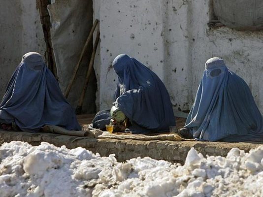 Афгански жени пият чай на открито.
СНИМКА: РОЙТЕРС