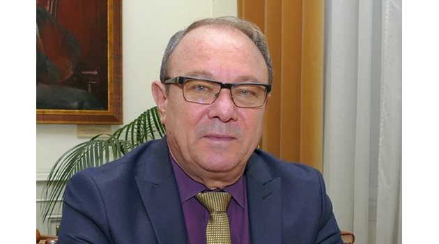 Акад. Юлиан Ревалски