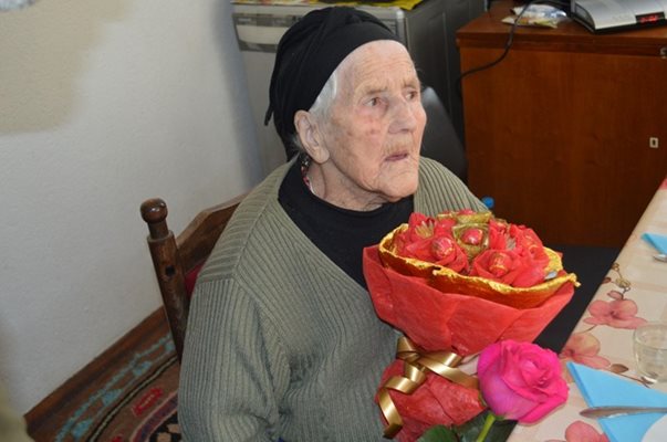 Баба Мария на рождения си ден тази година Снимка: pia-news.com
