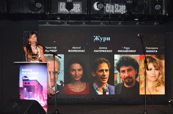 Основателката на фестивала Cinelibri Жаклин Вагенщайн представя журито на конкурсната програма.