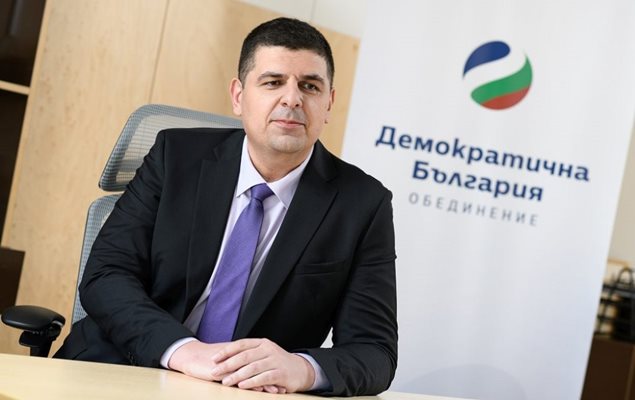 Ивайло Мирчев, водач на листите на “Демократична България” в Бургас и Разград