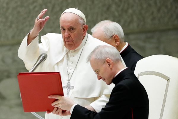 Папата тайно записан от обвиняем кардинал