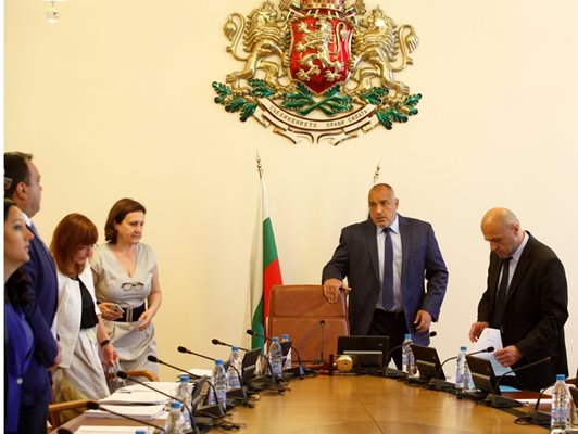 На заседанието си в сряда кабинетът реши държавните дялове в панаира да отидат в Пловдив и Варна.
