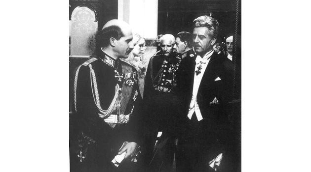 Наум Шопов в ролята на цар Борис III (вляво) и Петър Слабаков като ген. Заимов в “Цар и генерал”
