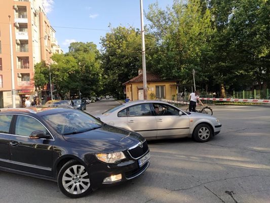 От понеделник отново ще виждаме опашки от коли по прелезите на бул. "Шести септември".