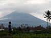 Вулканът в Бали навреди на туризма на острова