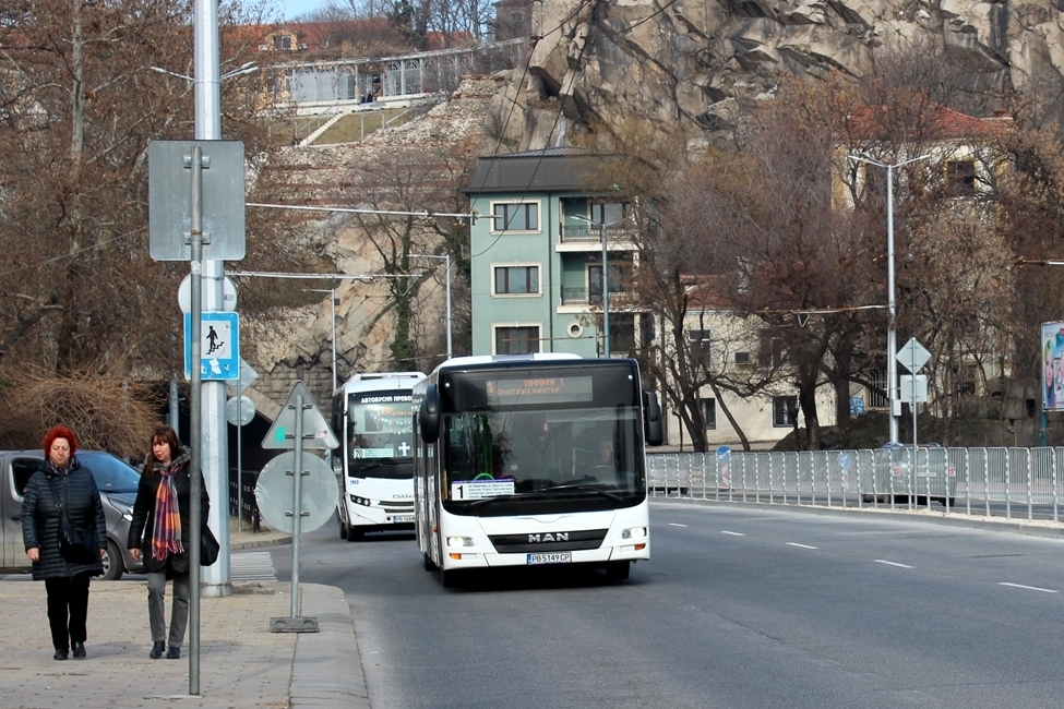 Намаляват автобусите по 14 линии от градския транспорт в Пловдив заради грипа