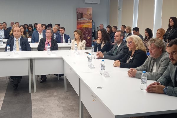 Областният управител на Пловдив Илия Зюмбилев бе сред гостите на събитието.