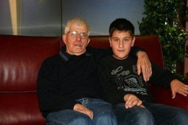 2009 г. Бащата на Слави Трифонов и негов племеник гостуват в "Шоуто на Слави"