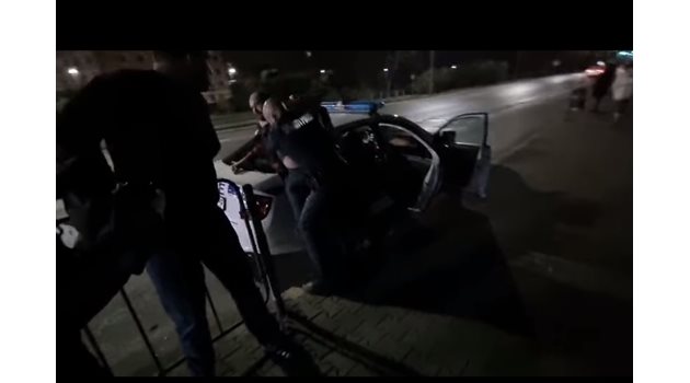 Кадър от клипа с ареста на Виктор Иванов