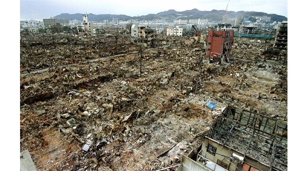 Трус от 7,3 по Рихтер срина японския град Кобе на 25 януари 1995 г.