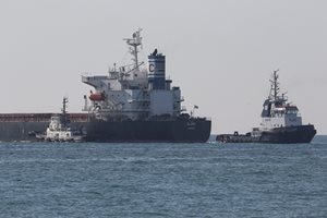 Кораб, натоварен със зърно, не е успял да потегли от украинското пристанище Черноморск