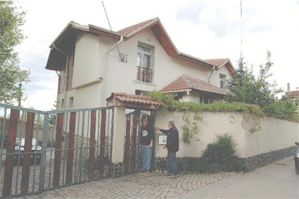 Къщи в южната част на София, строени по стари правила, сега трябва да се узаконят по новите. 
СНИМКИ: РУМИ ТОНЕВА