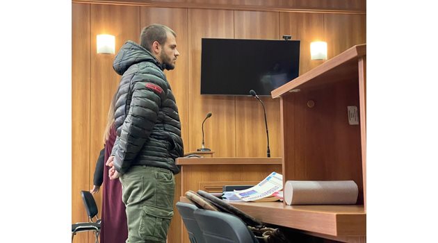 Любомир Петров призна вината си за мародерството, но не и за убийството.
