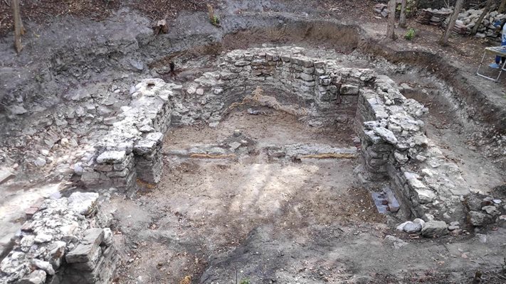 Разкритата църква към манастира на св. Теодосий е рядък образец на средновековната ни архитектура.