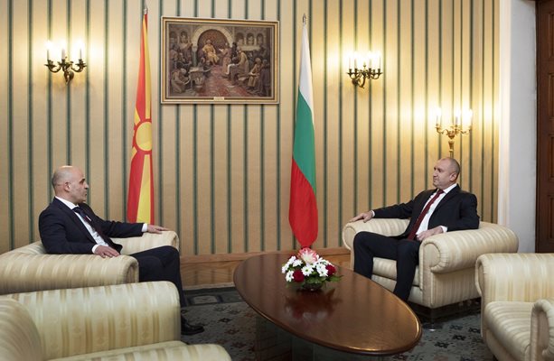 Президентът Румен Радев и македонският премиер Димитър Ковачевски разговаряха на “Дондуков” 2.

СНИМКА: ПРЕССЕКРЕТАРИАТ НА ДЪРЖАВНИЯ ГЛАВА