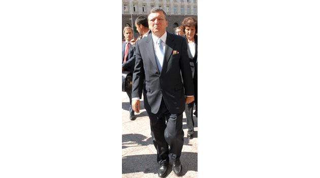 ГЛОБА: До дни експертите на шефа на ЕК Жозе Мануел Барозу ще излязат с решение за заменките.