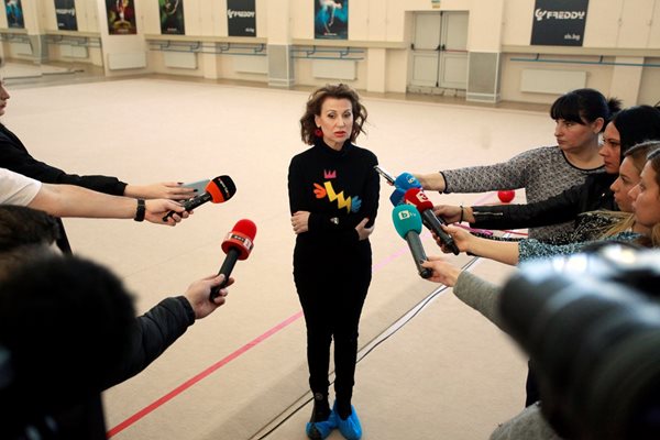 Илияна Раева дава интервю след откритото само за медии контролно състезание в зала “Раковски”.

СНИМКИ: ВЕЛИСЛАВ НИКОЛОВ