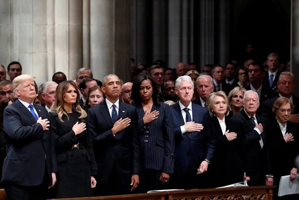 Президентът Доналд Тръмп, първата дама Мелания Тръмп, бившият президент Барак Обама, бившата първа дама Мишел Обама, Бил Клинтън, Хилари Клинтън, Джими Картър и Розалин Картър СНИМКИ: Ройтерс