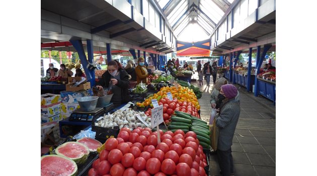 Цените на плодовете и зеленчуците тази година ще са високи най-малкото до началото на есента.

СНИМКА: РУМЯНА ТОНЕВА