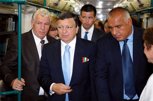 Шефът на метрото Стоян Братоев с председателя на Европейската комисия Жозе Барозу и премиера Бойко Борисов на откриването на втората линия в края на август. СНИМКИ:
ЛИЧЕН АРХИВ
И “24 ЧАСА”