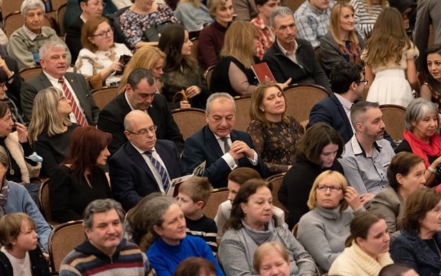 Министър-председателят се наслади на класиката
Снимка: Виктория Вучева
