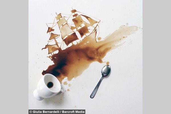Кораб отплава от чашата кафе