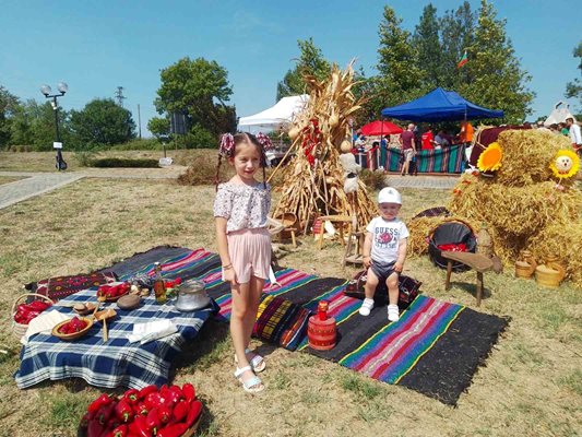 Децата също са доволни по време на събора