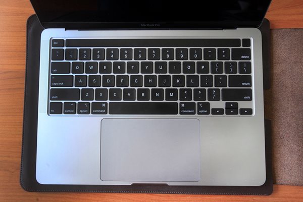 В магазините по-често се търсят модели, които са с американско разположение на клавиатурата като този лаптоп. СНИМКА: ВЕЛИСЛАВ НИКОЛОВ