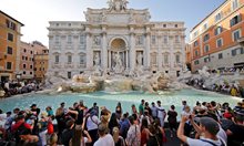 Дубровник, Санторини и Рим - сред най-страдащите от посетители в Европа