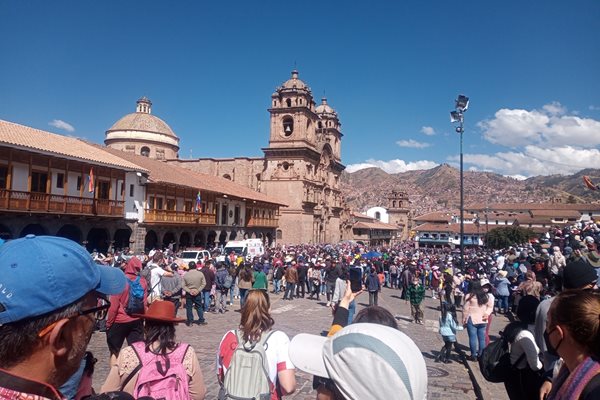 Множество потомци на инките са се събрали в град Куско, за да празнуват Инти Райми (фестивала на слънцето) – най-известния в Перу считан и за първия ден от новата година по календара на инките. Всеки 24 юни Куско се подготвя за това голямо зрелище.