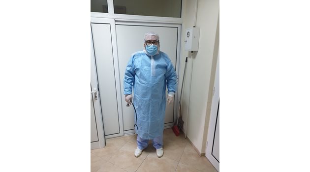 Д-р Първанов преди да влезе в COVID отделението.