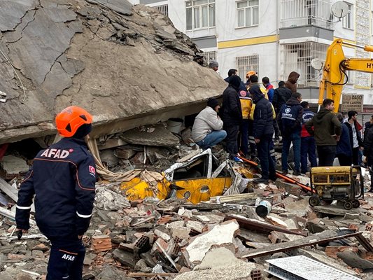 Вадят жертвите на щетите от земетресението в Турция на 06.02.2023 г.