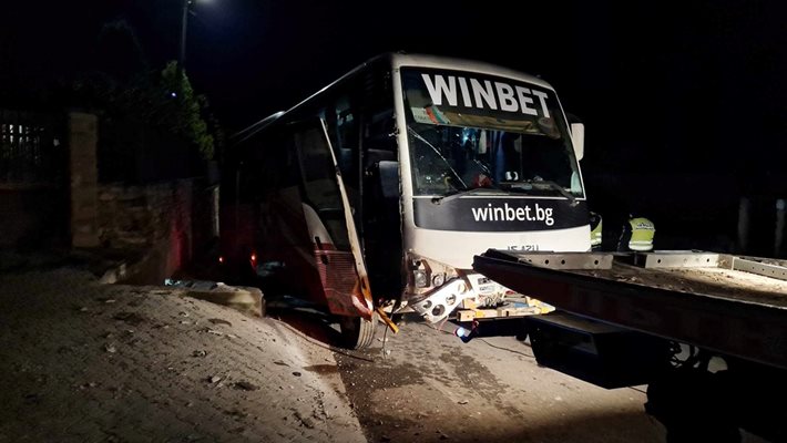 Блъснатият автобус на ДЮШ на "Литекс"