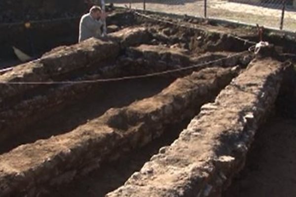 Приключиха спасителните археологически разкопки в центъра на Мездра, където преди три месеца беше открито сребърно съкровище от римски монети КАДРИ: bTV